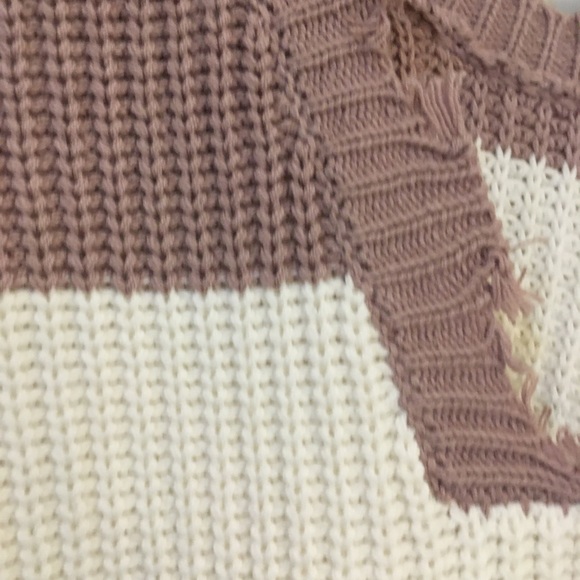 🛍 Distressed Colorblock Sweater - Picture 5 of 7